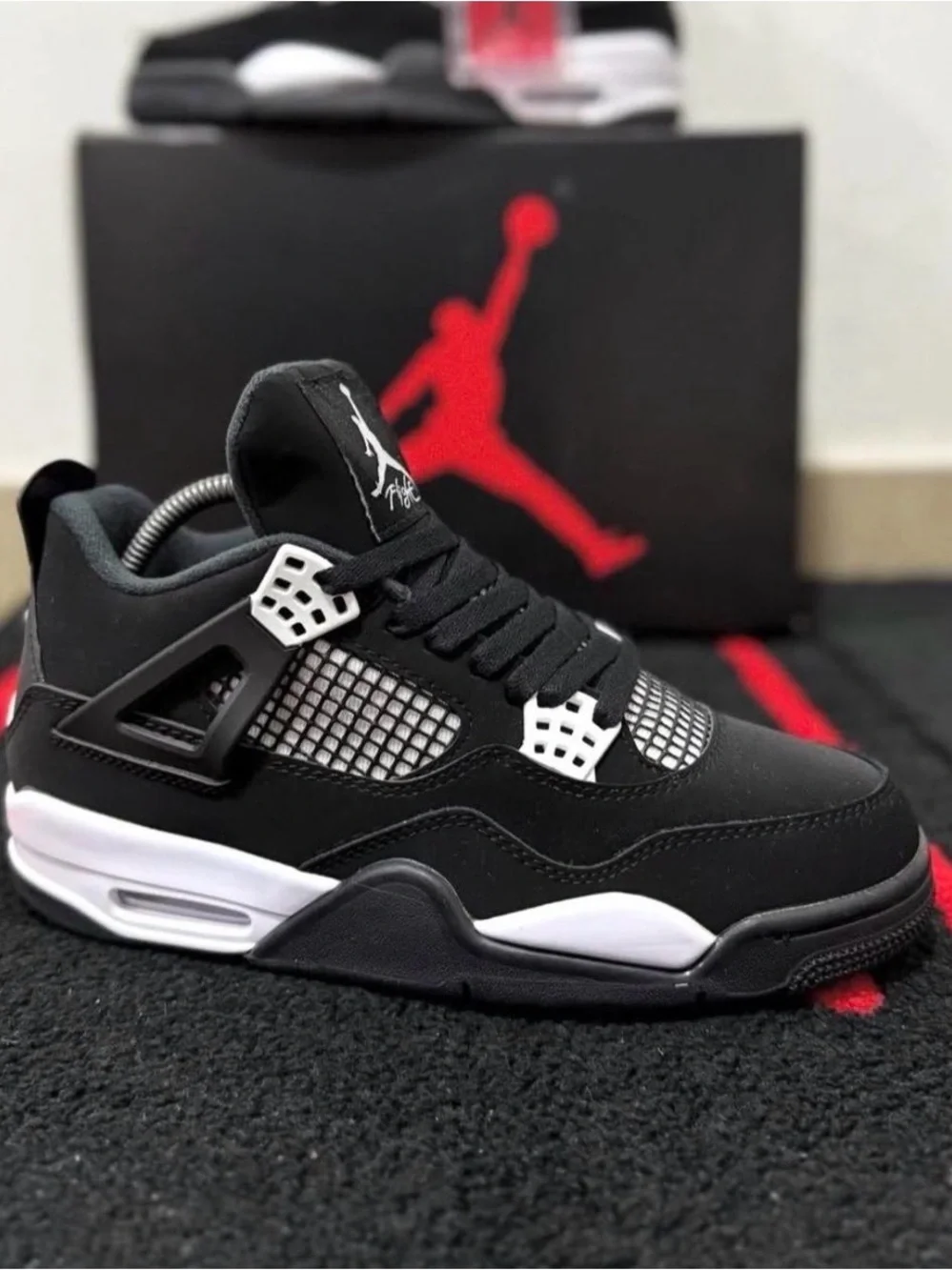 Jordan 4 - Picture 2 of 4